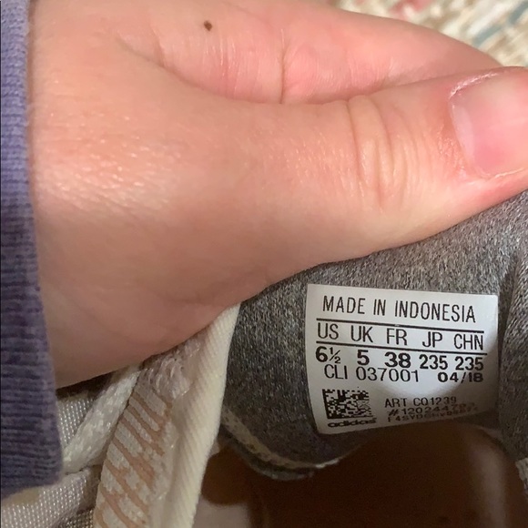 ADIDAS WOMENS SHOES! - Picture 4 of 4